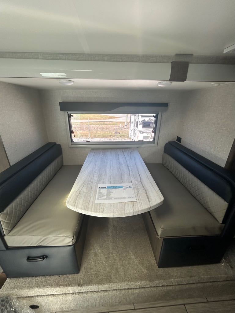 2026 Lance Truck Camper 1172 - Photo 9