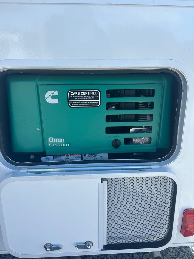 2026 Lance Truck Camper 1172 - Photo 6