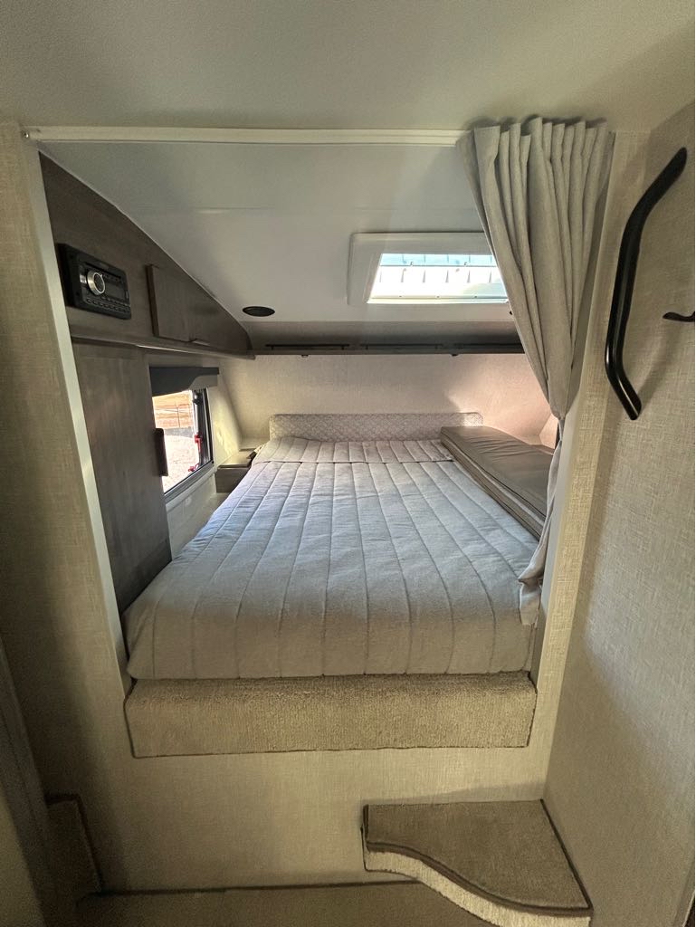 2026 Lance Truck Camper 1172 - Photo 14