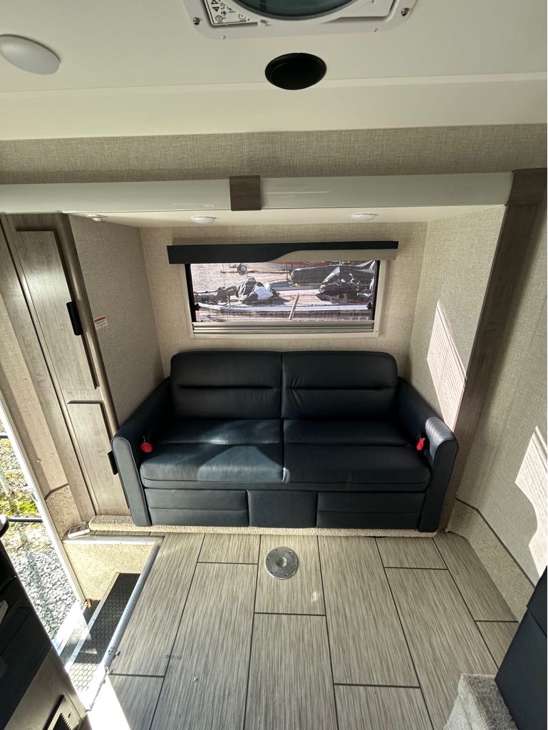 2026 Lance Truck Camper 1172 - Photo 7