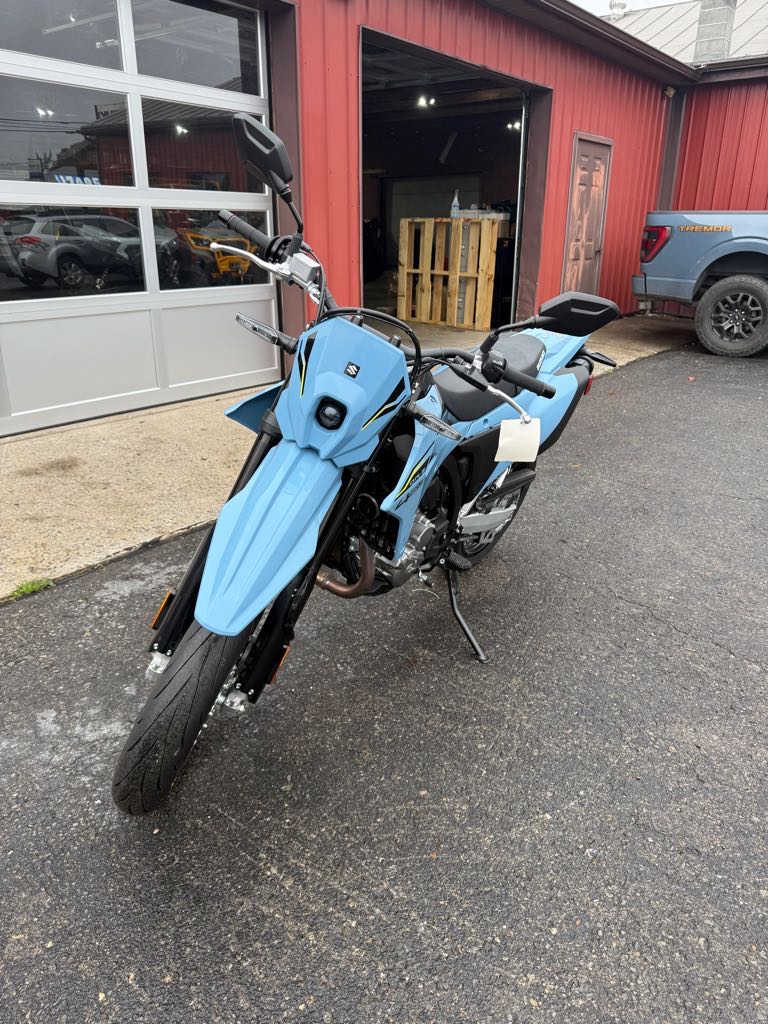 2025 Suzuki DR-Z400 - Photo 2