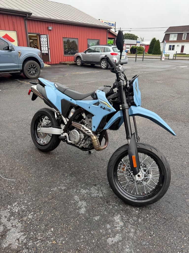2025 Suzuki DR-Z400 - Photo 4