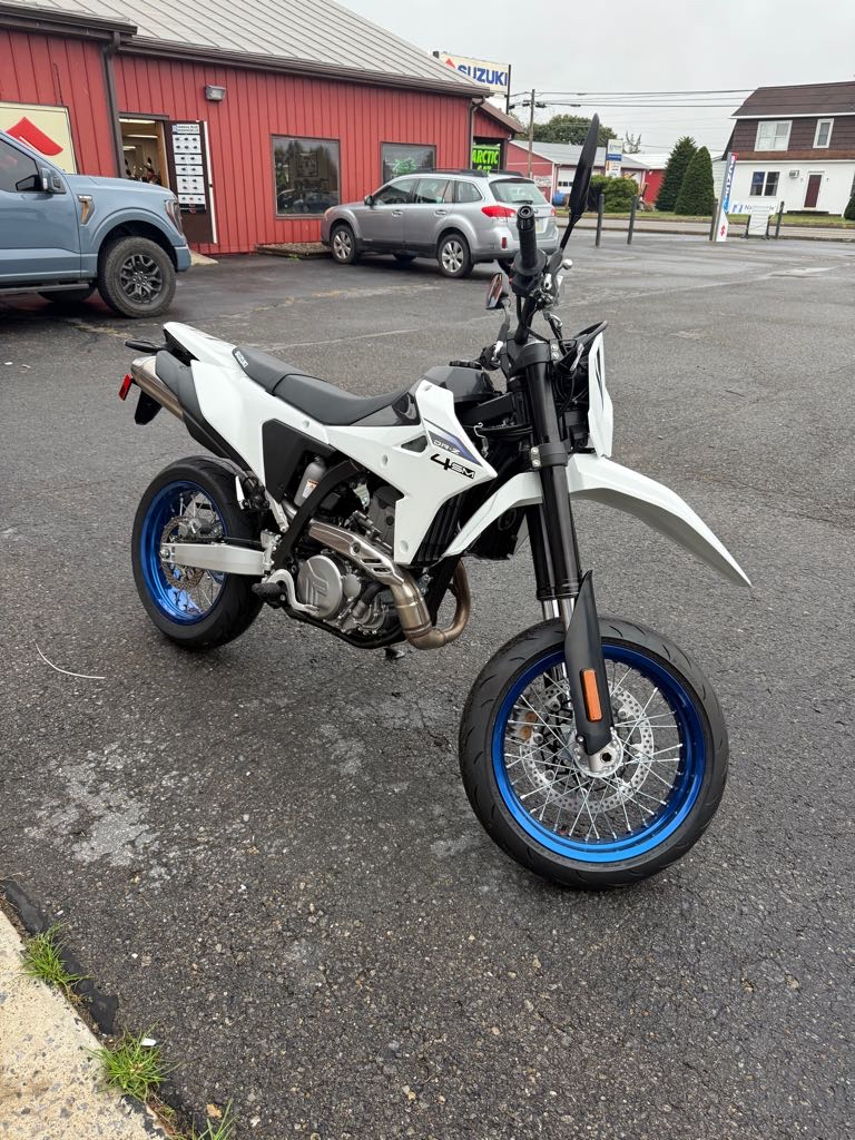 2025 Suzuki DR-Z400 - Photo 4