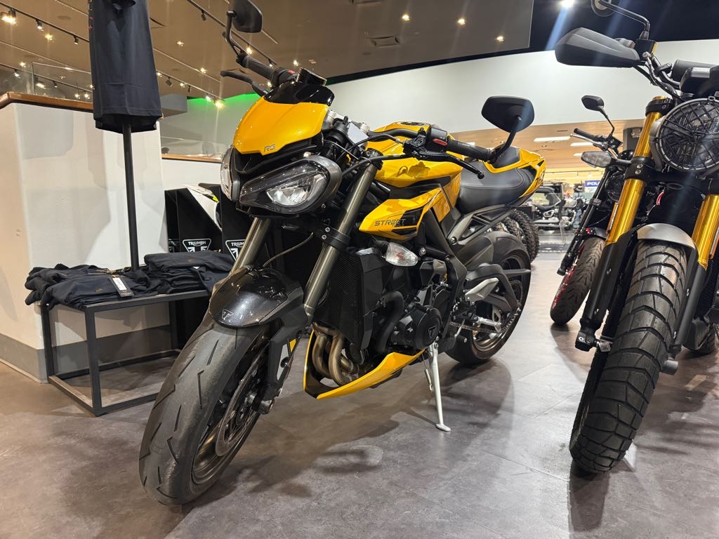 2024 Triumph Street Triple 765 RS - Cosmic Yellow - Photo 2