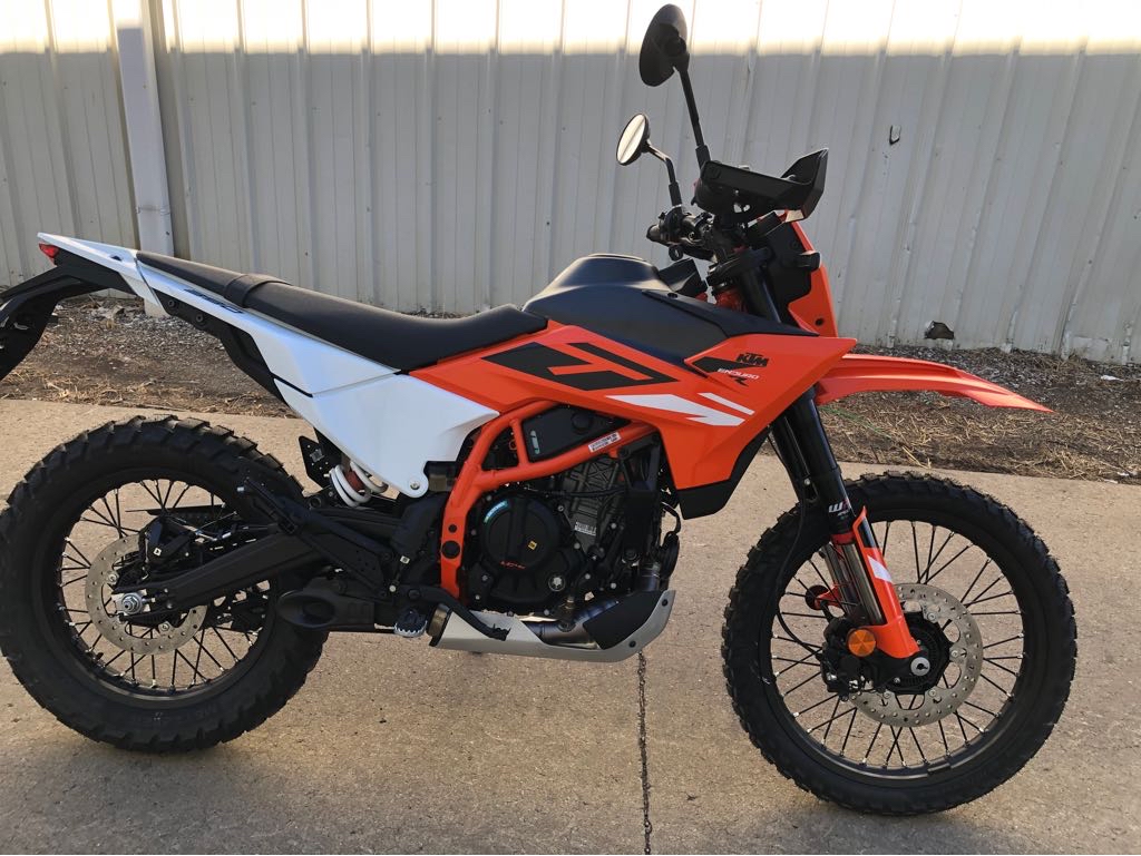 2025 KTM ENDURO 390 R - Photo 3