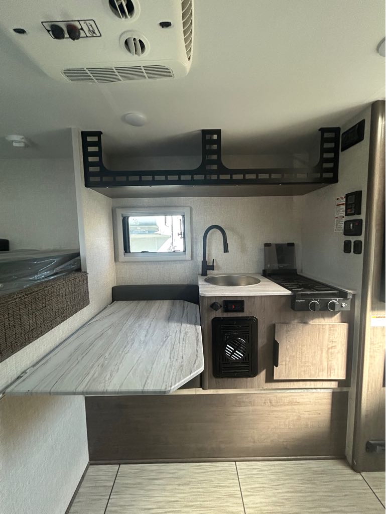 2026 Lance Truck Camper SQ610 - Photo 7