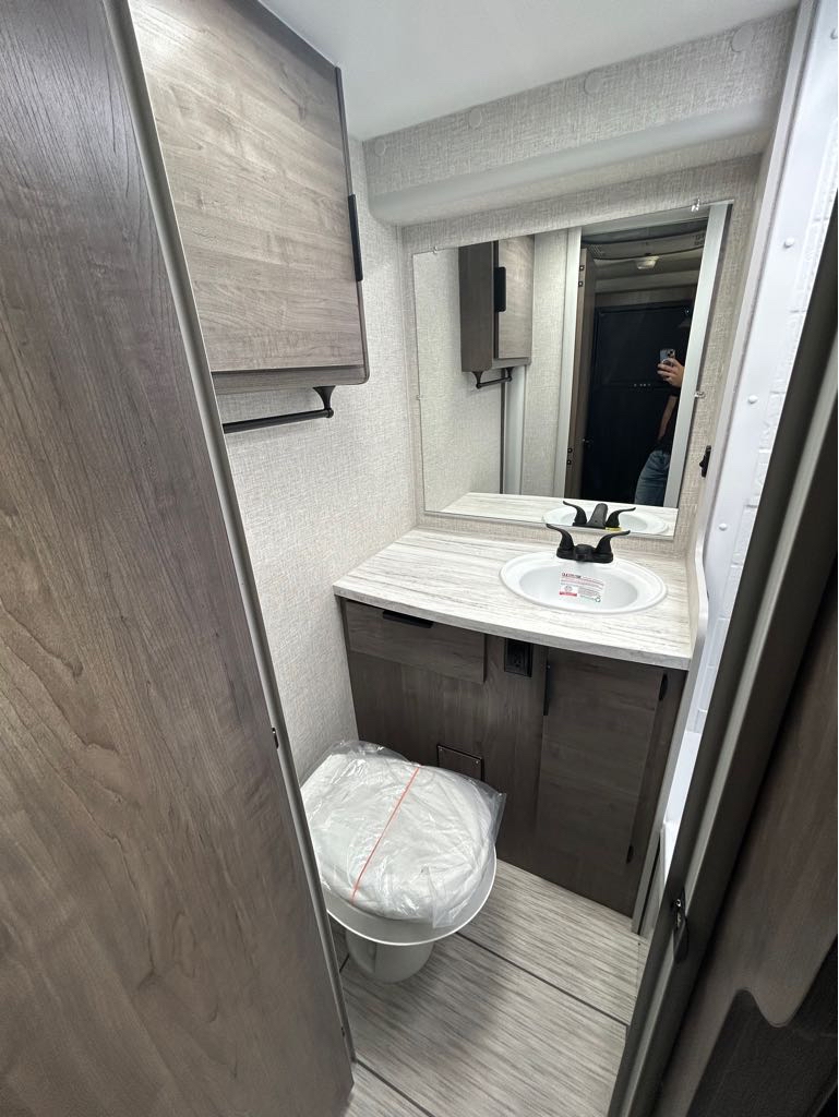 2026 Lance Truck Camper 975 - Photo 11