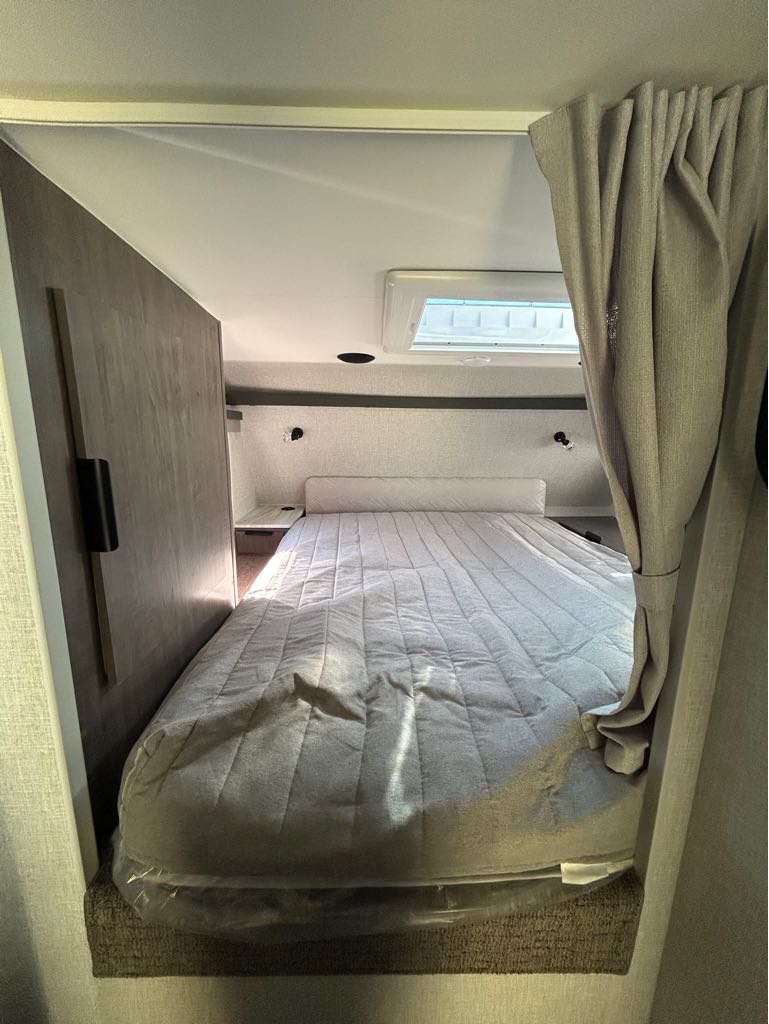 2026 Lance Truck Camper 975 - Photo 13