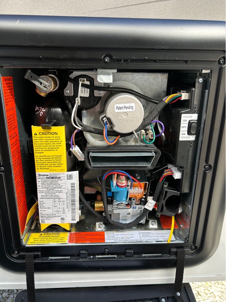 2026 Lance Truck Camper 975 - Photo 3