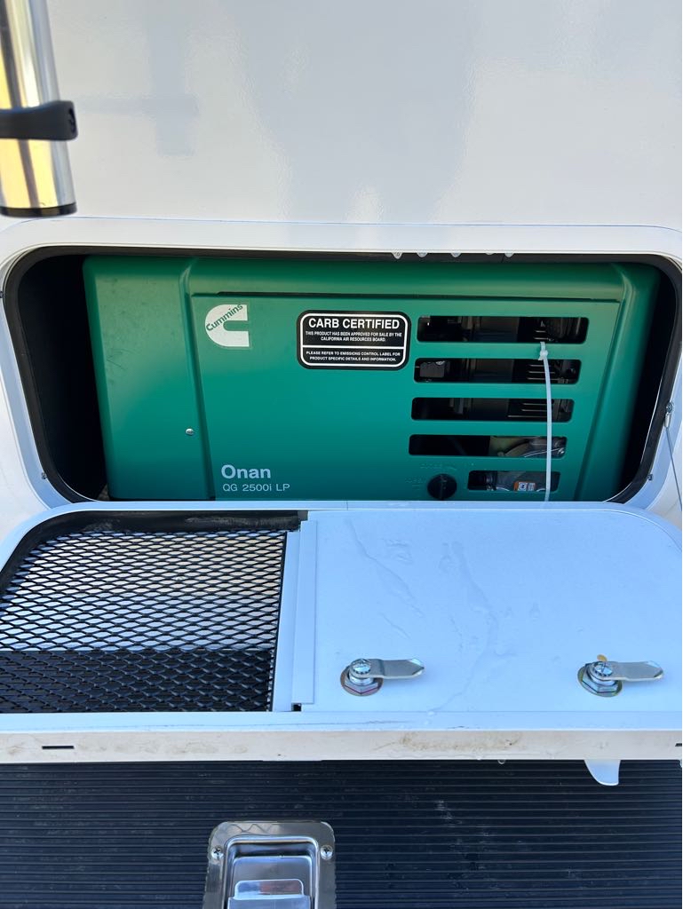 2026 Lance Truck Camper 975 - Photo 5