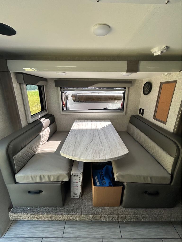 2026 Lance Truck Camper 975 - Photo 8
