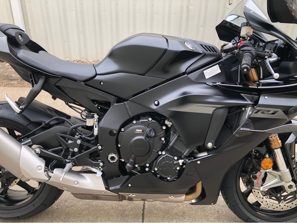2025 Yamaha YZF R1 - Photo 3