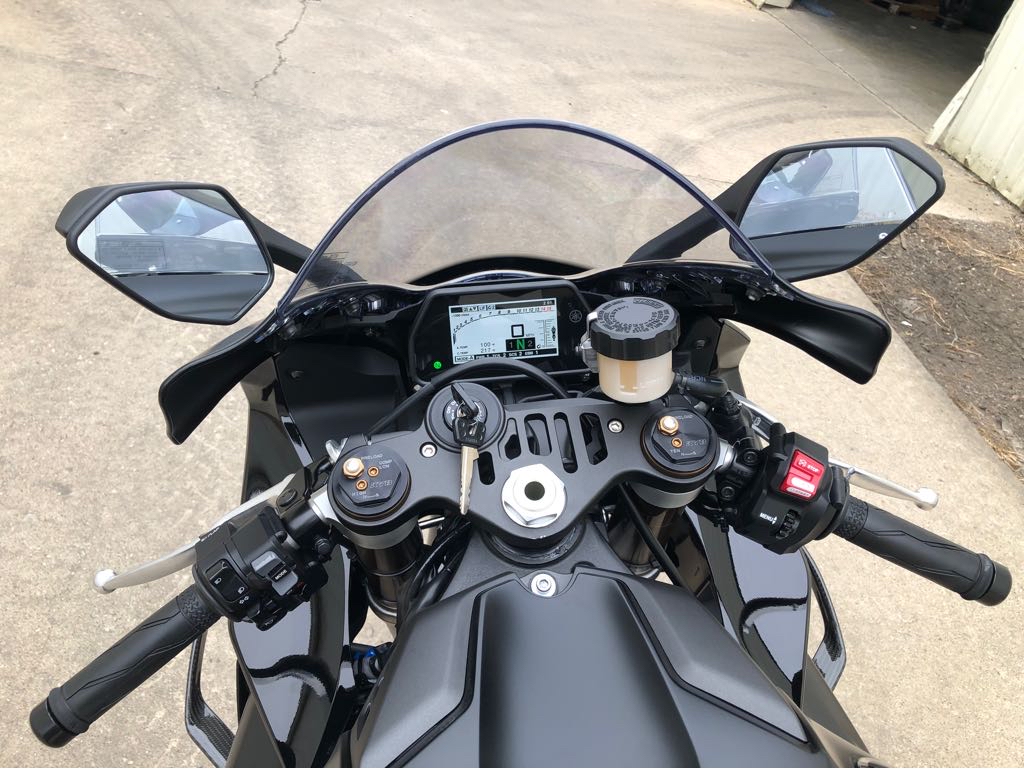2025 Yamaha YZF R1 - Photo 10