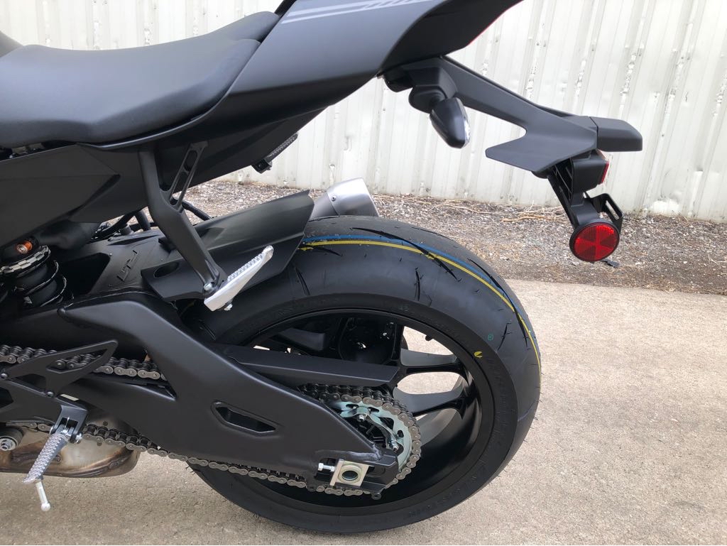 2025 Yamaha YZF R1 - Photo 6