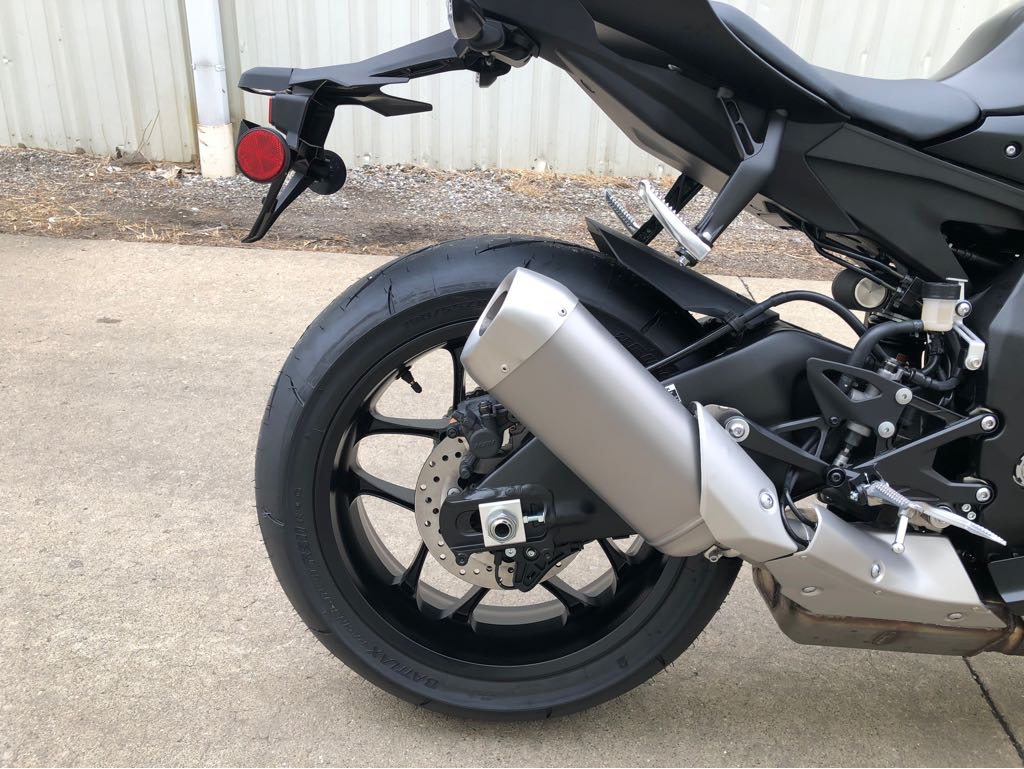 2025 Yamaha YZF R1 - Photo 4