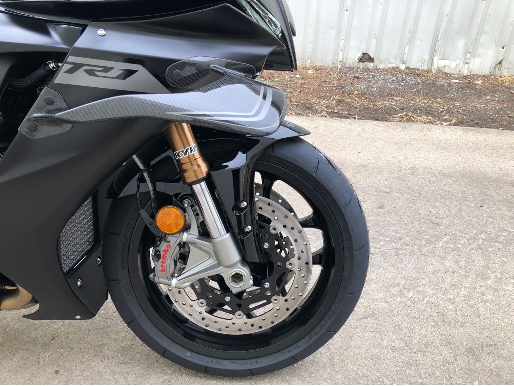 2025 Yamaha YZF R1 - Photo 2