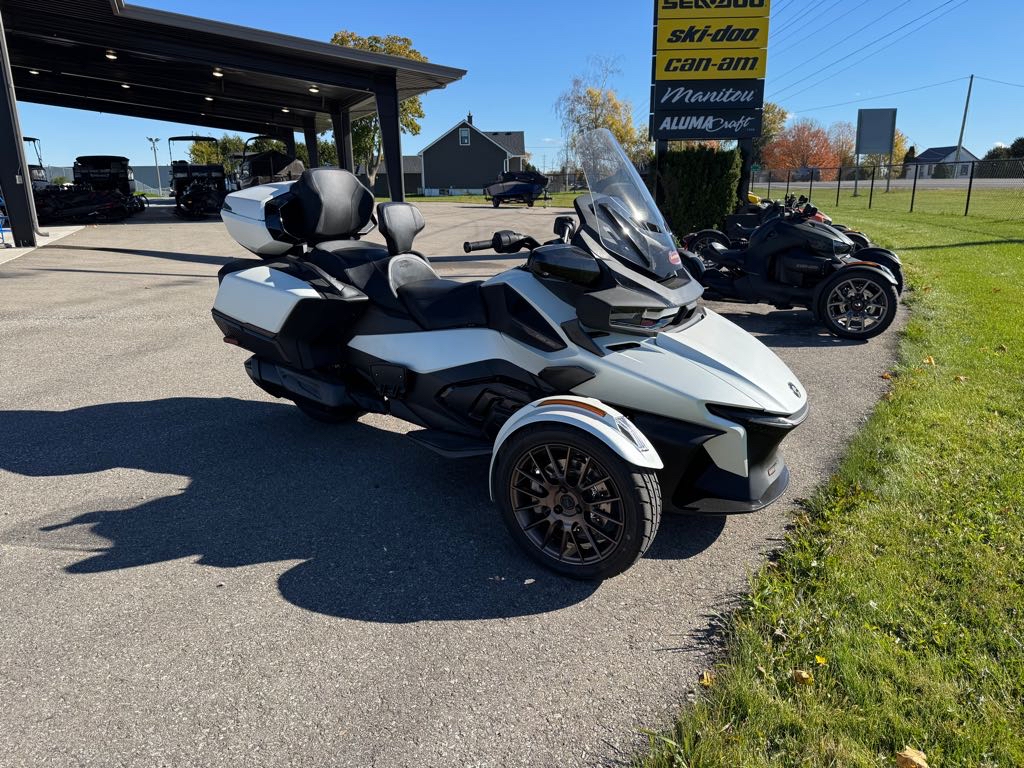 2025 Can-Am **DEMO** Spyder RT Sea-To-Sky - Photo 2