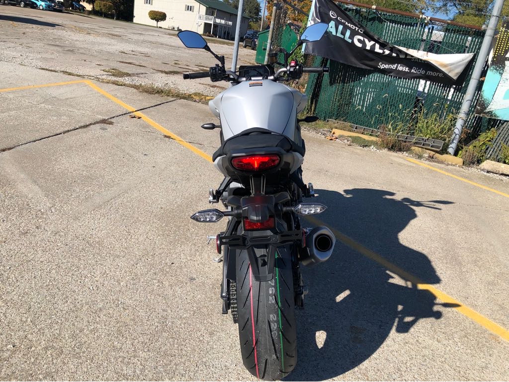2025 Yamaha MT 10 - Photo 6