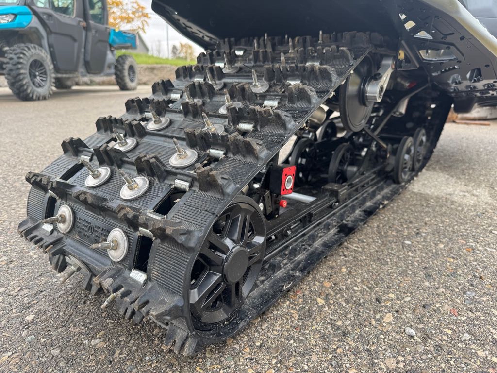 2024 Ski-Doo MXZ X-RS 137 850 E-TEC W/ SMART SHOX & TOUCH SCREEN - Photo 5