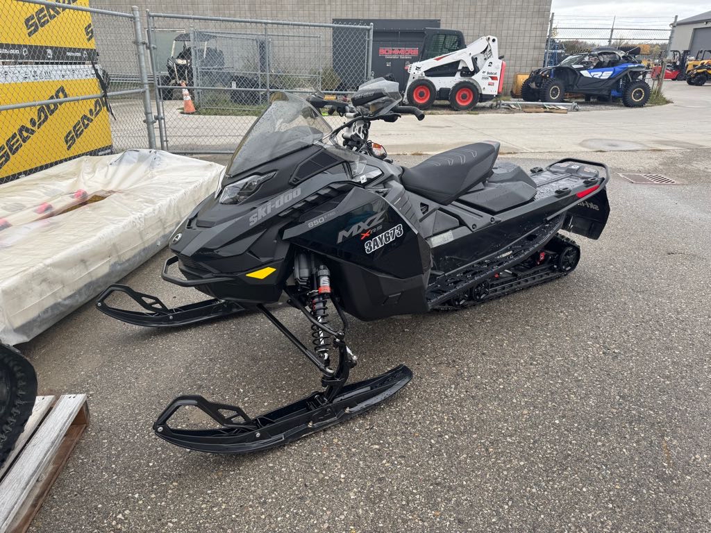 2024 Ski-Doo MXZ X-RS 137 850 E-TEC W/ SMART SHOX & TOUCH SCREEN - Photo 2