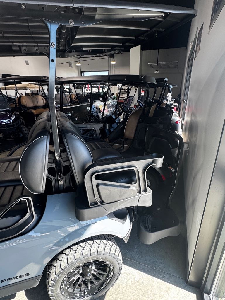 2026 E-Z-GO Express 4 Touring S 13.5 Gas — photo 5