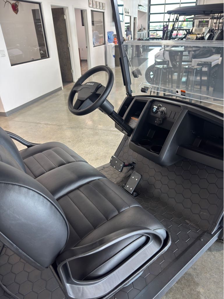 2026 E-Z-GO MY26 Express 6 Touring S ELiTE Lithium — photo 4