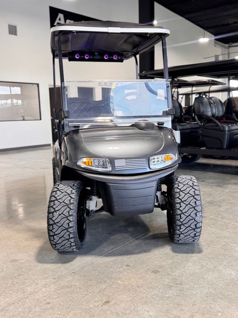 2023 E-Z-GO Freedom RXV ELiTE Lithium — photo 3