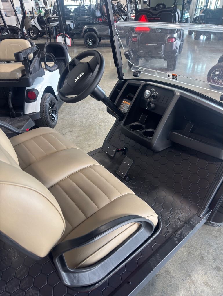 2026 E-Z-GO MY26 Express 6 Touring S ELiTE Lithium — photo 3