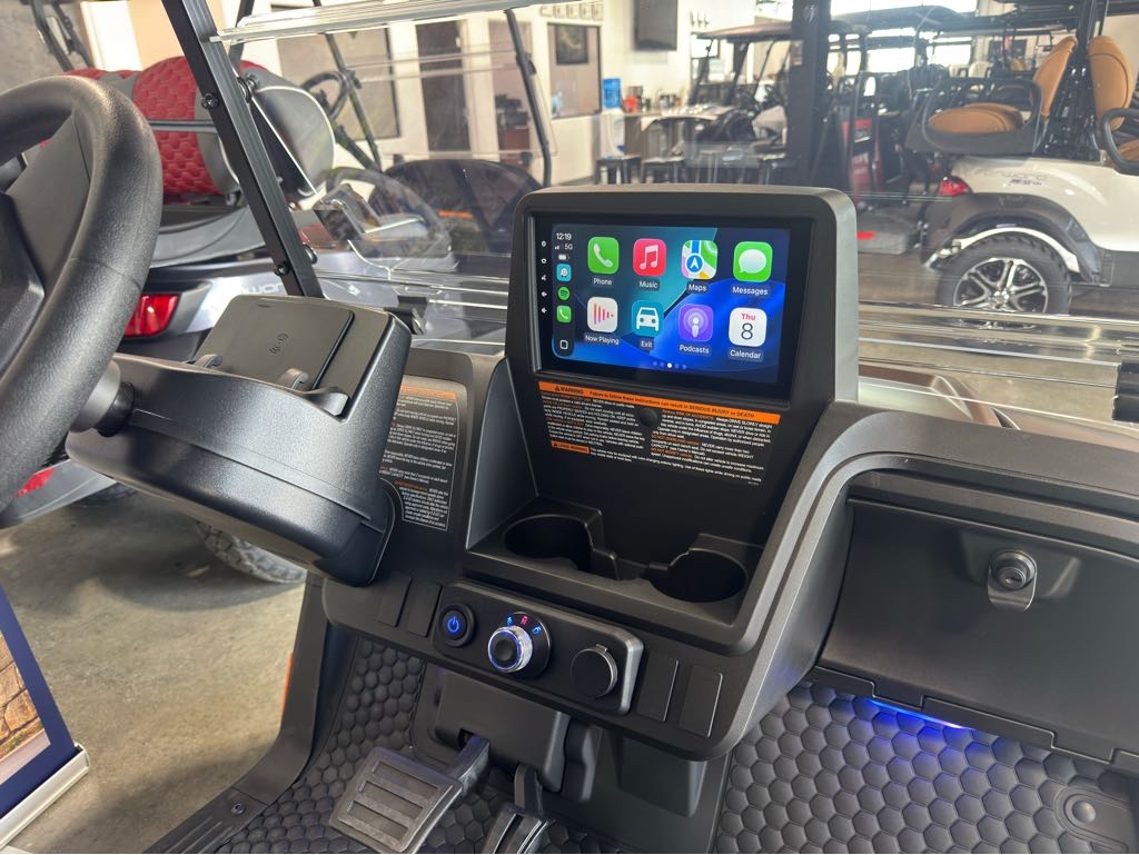 2027 E-Z-GO Liberty 4 XTL ELiTE Lithium Powertrain — photo 2