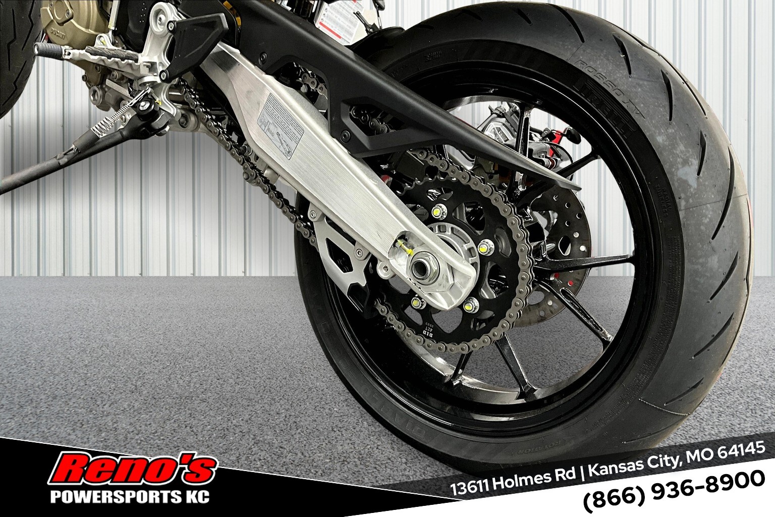 2024 Ducati Hypermotard 698 - Photo 17