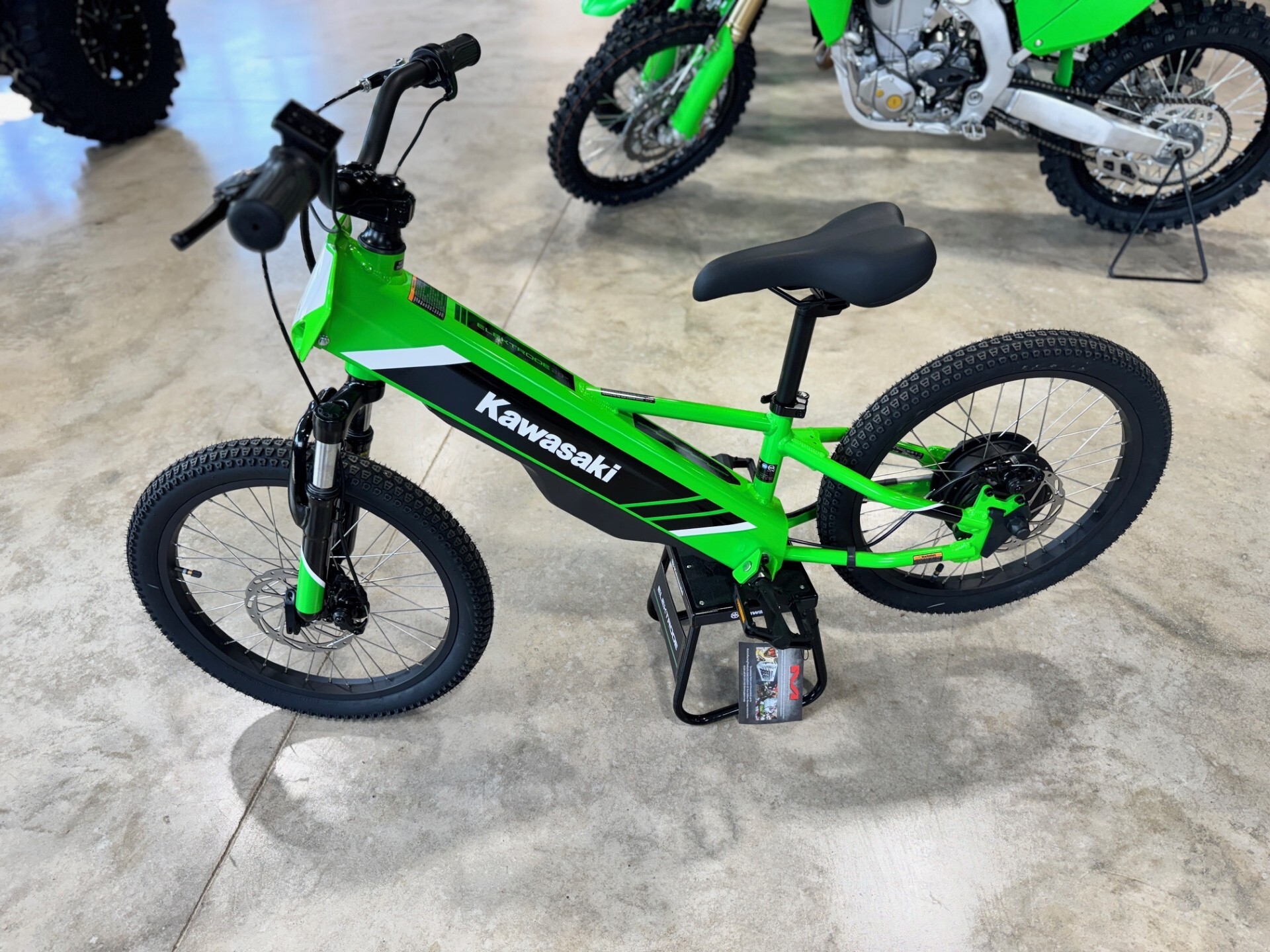 スパイク ASICS アシックス asics NEOREVIVE 4 ネオリバイブ 一般 ホワイト 金具