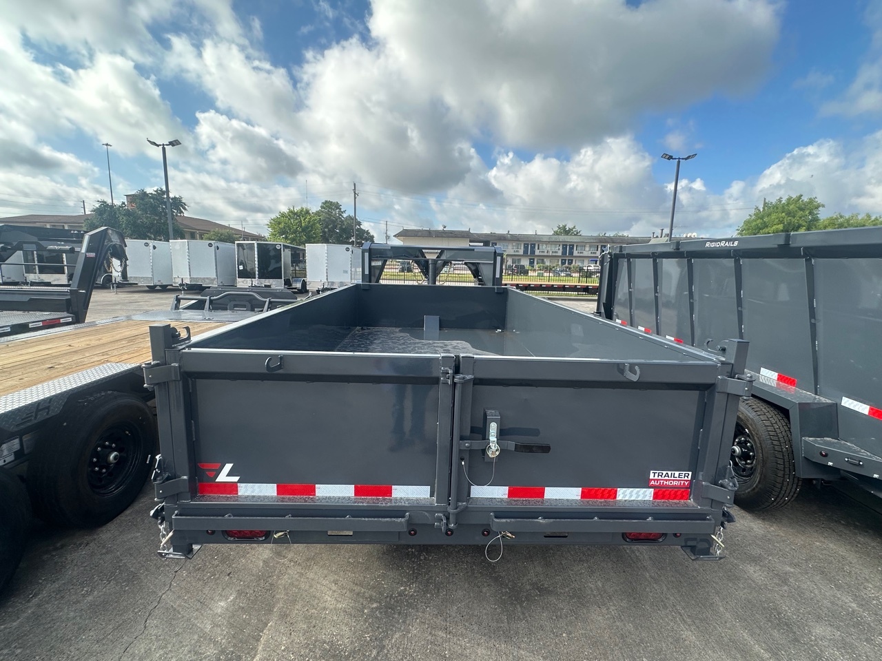 2027 Lamar DT831427 photo 3