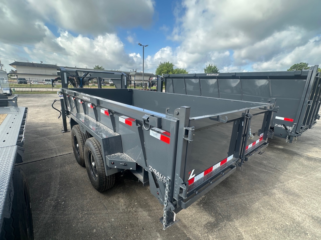 2027 Lamar DT831427 photo 2