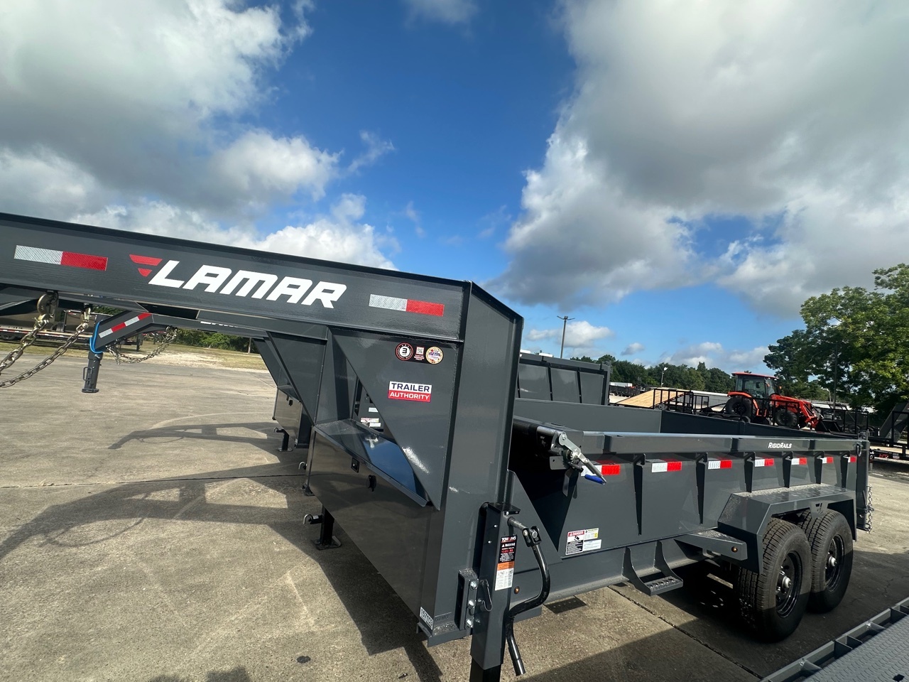 2027 Lamar DT831427