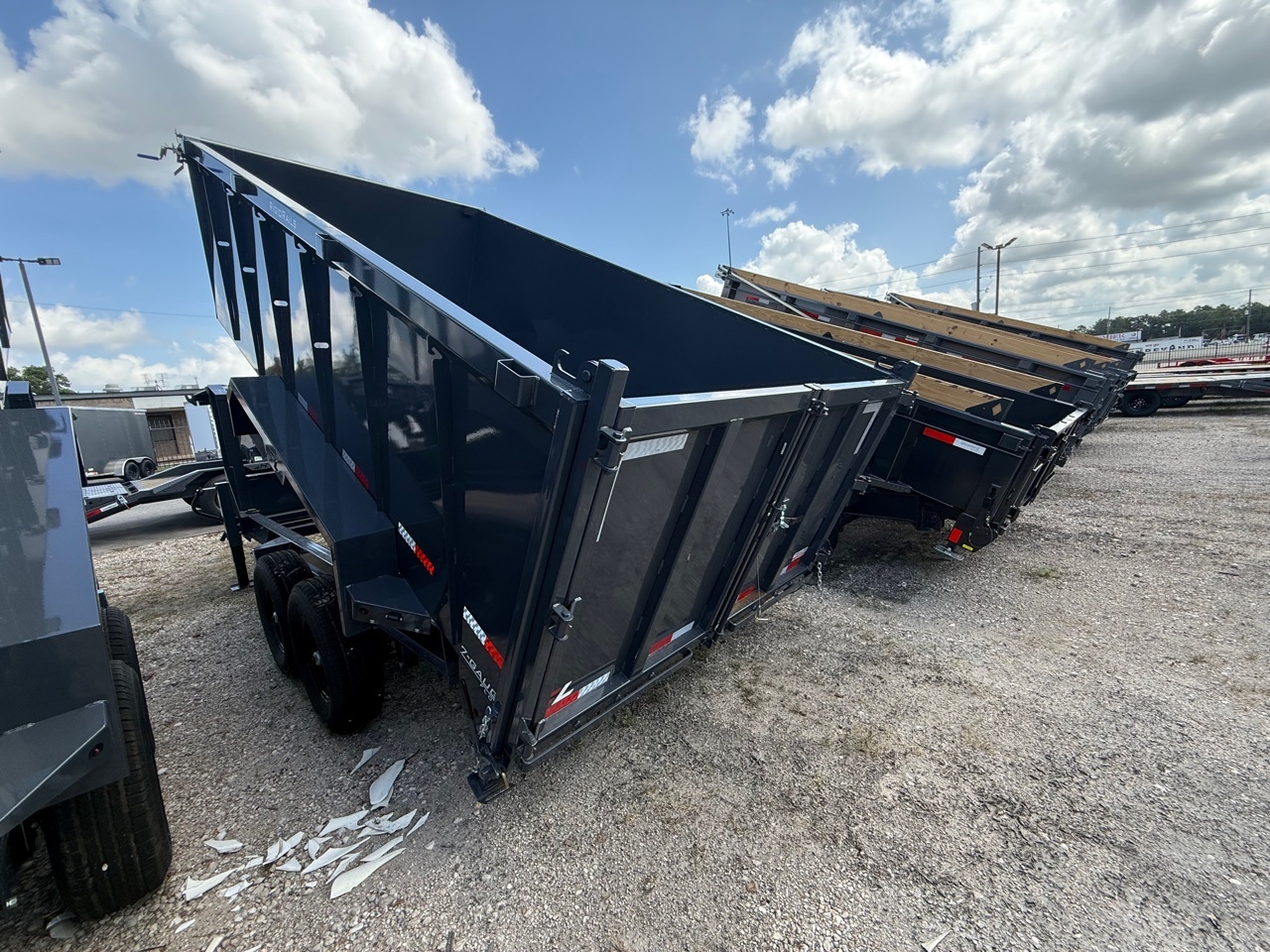 2027 Lamar DT831427 photo 2
