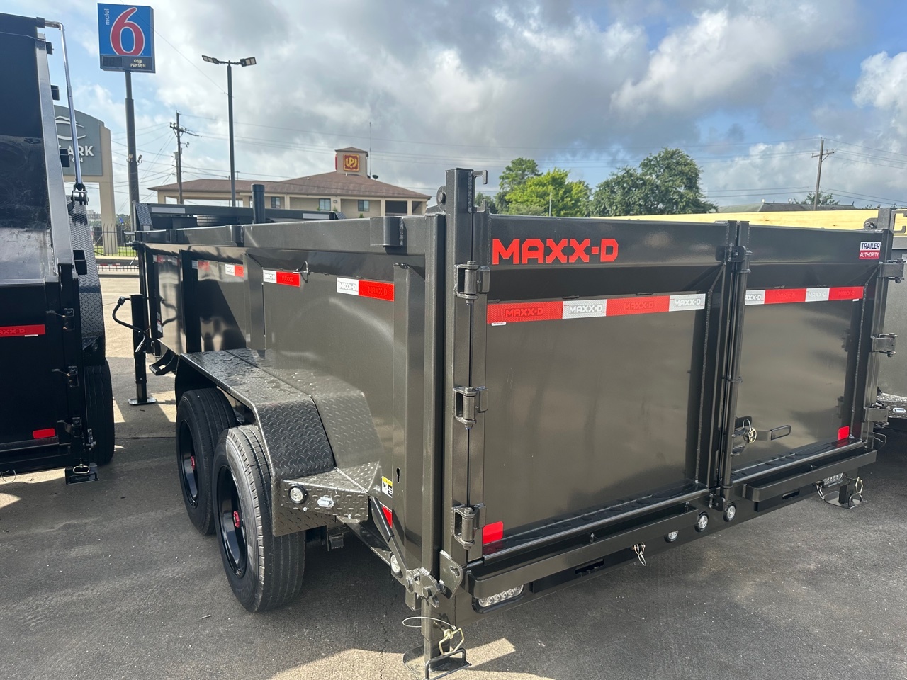 2027 MAXXD DTB8316G