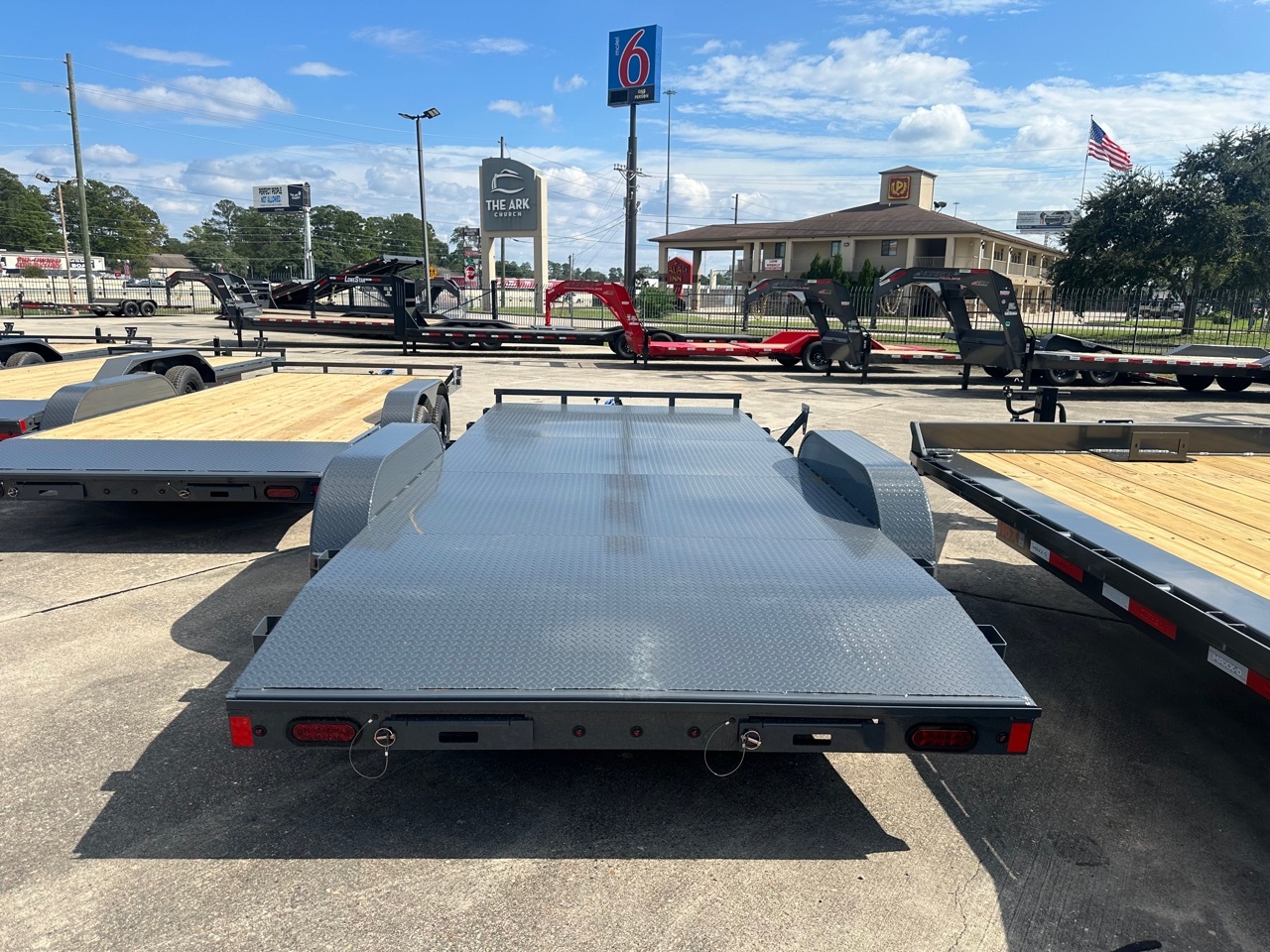 2027 Lamar CE831823 photo 2