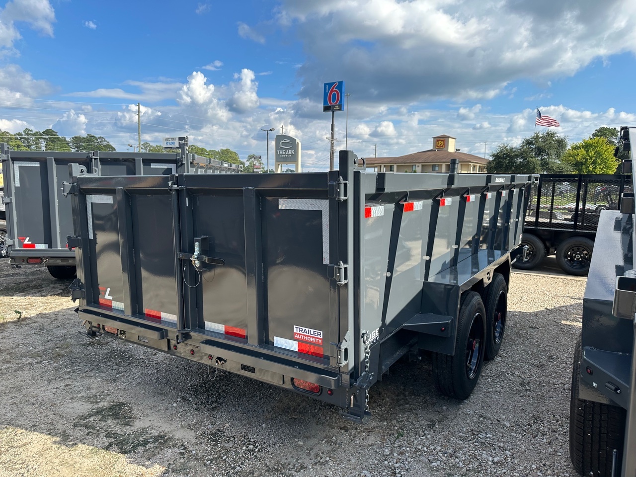 2027 Lamar DT831628 photo 3