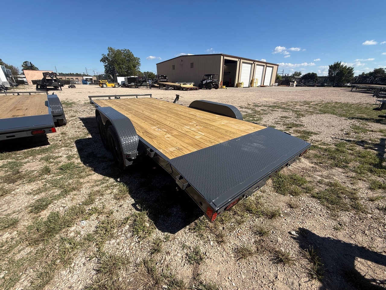 2027 Lamar CE831823 photo 2