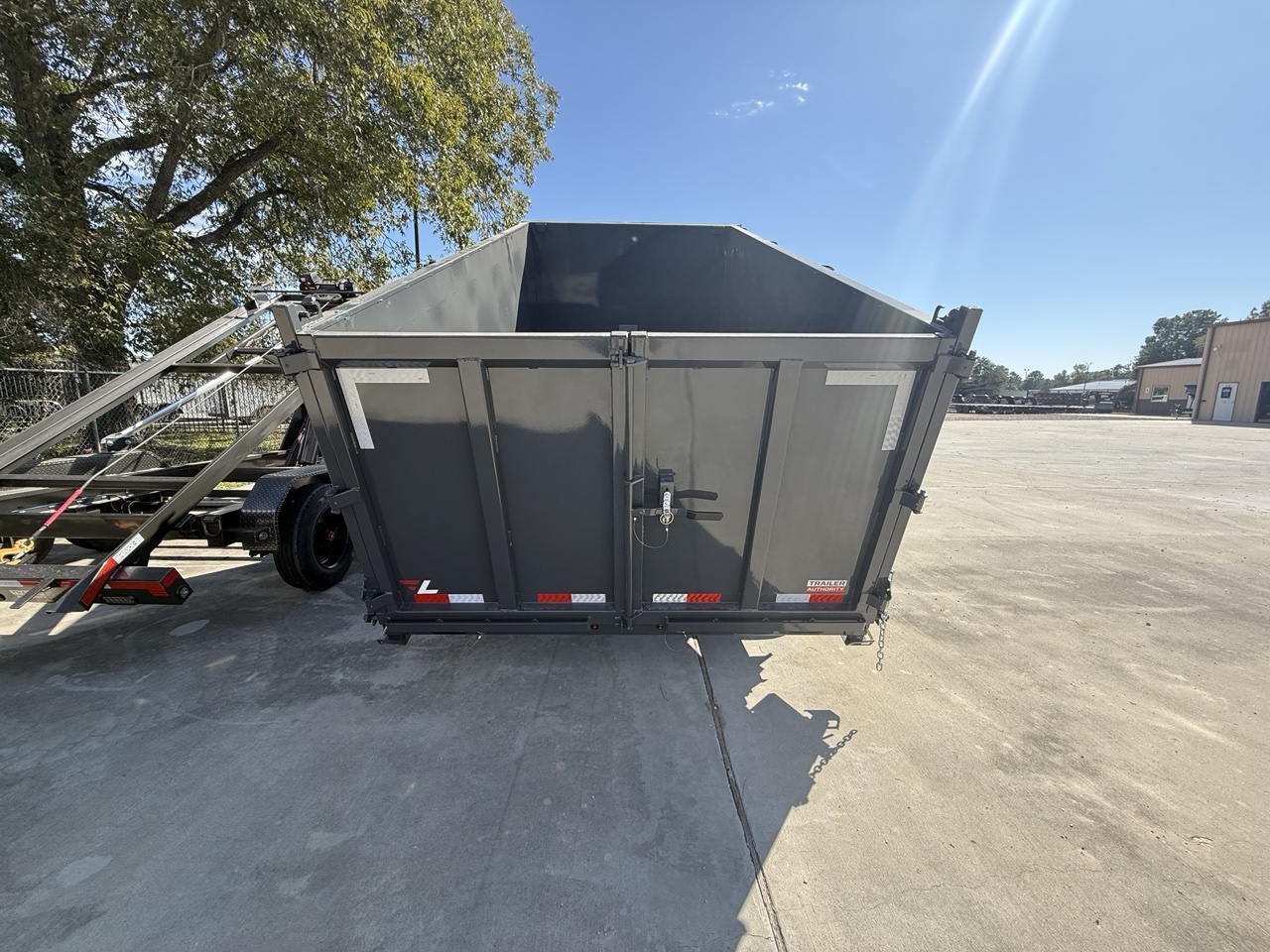 2027 Lamar DT831427 photo 3