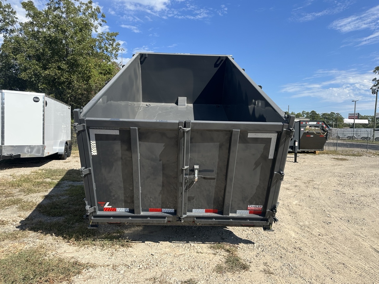 2027 Lamar DT831427 photo 2