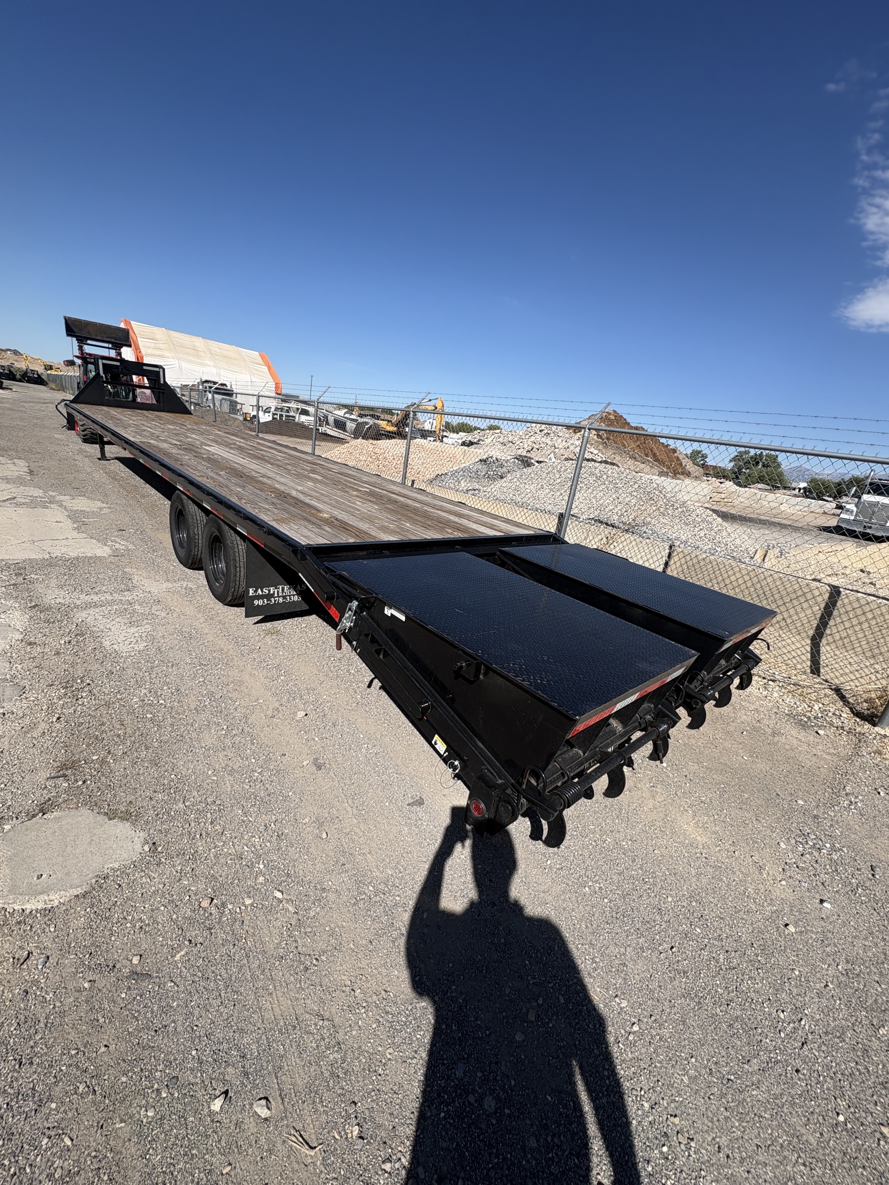 2025 Gooseneck Trailer photo 2