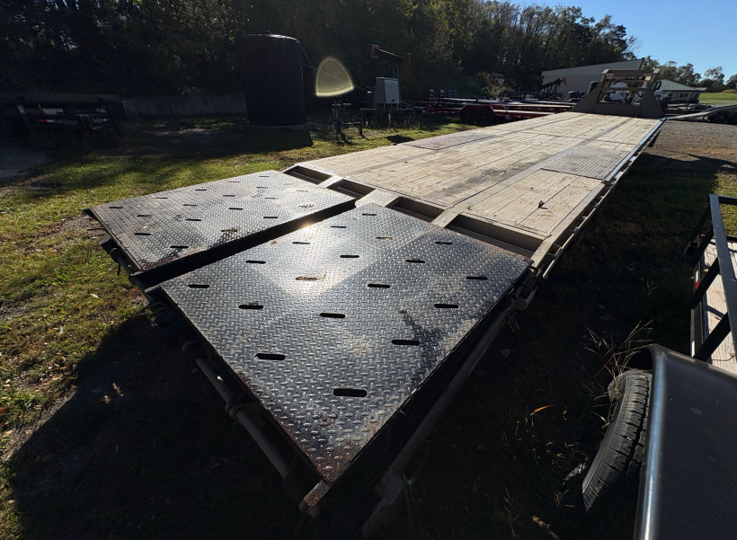 2024 Gooseneck Trailer photo 3