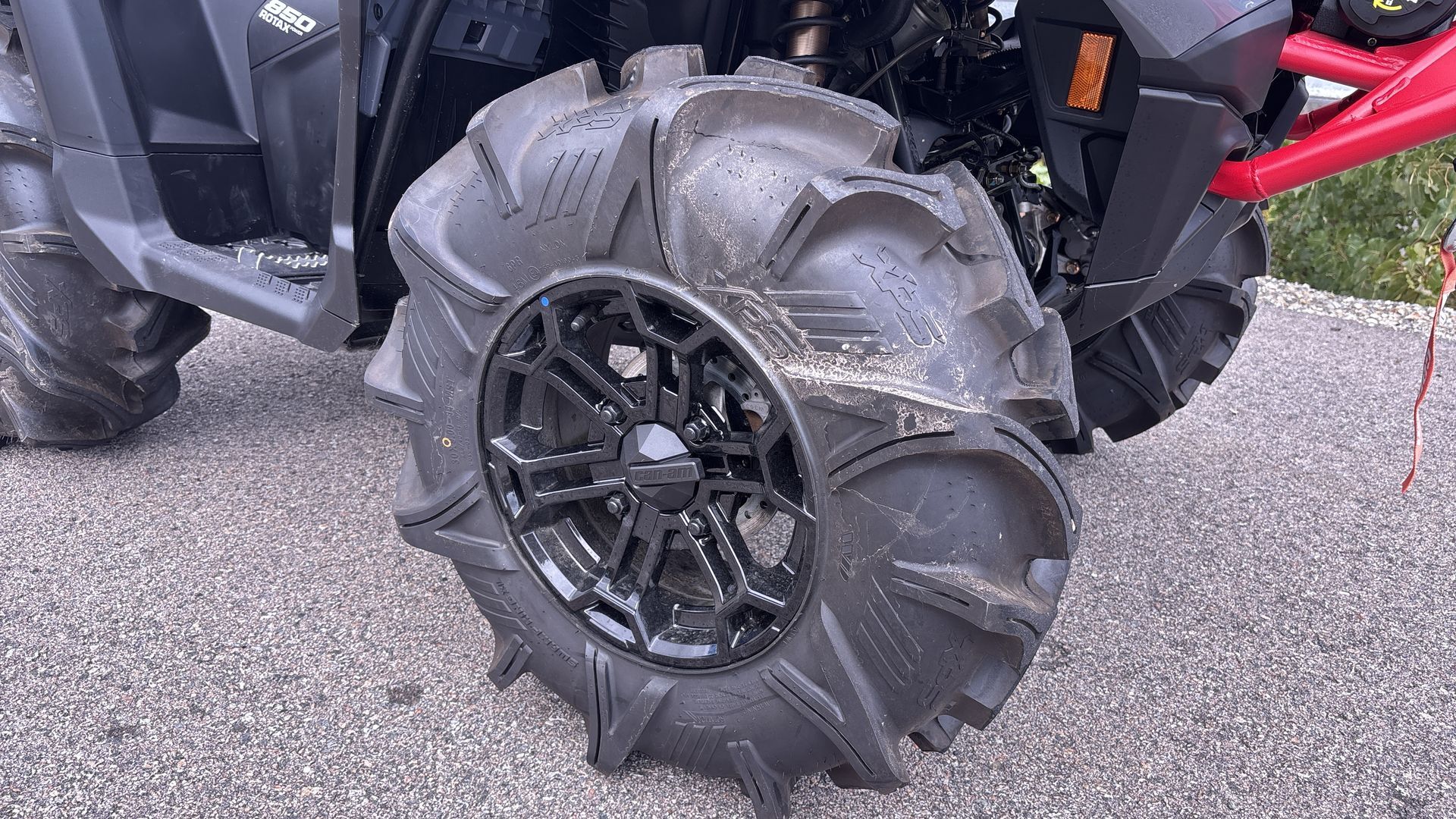 2025 Can-Am OUTLANDER XMR 850 - Photo 10