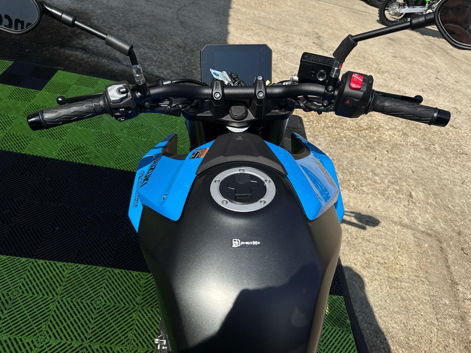 2024 Suzuki GSX-8S - Photo 9