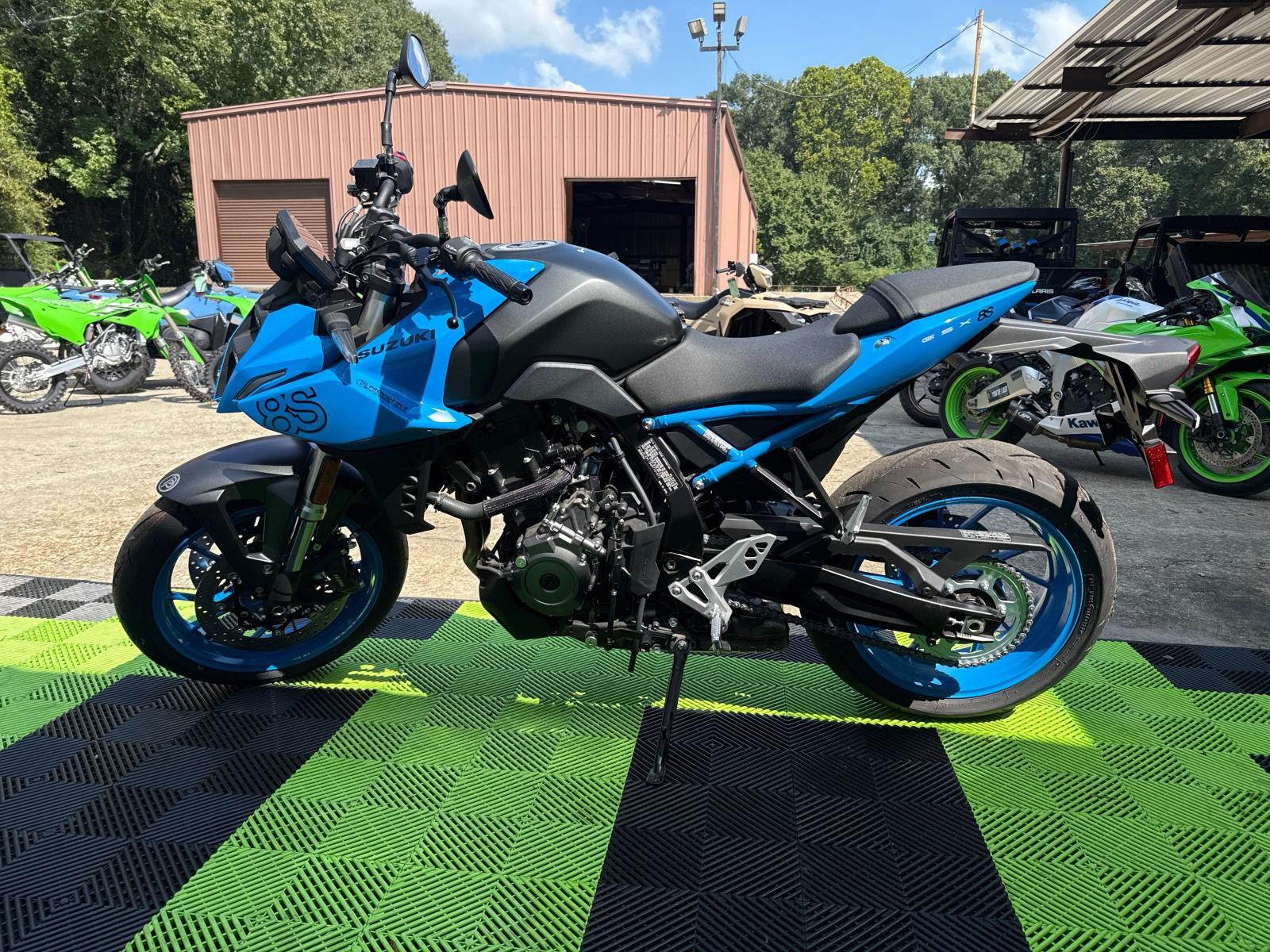 2024 Suzuki GSX-8S - Photo 8