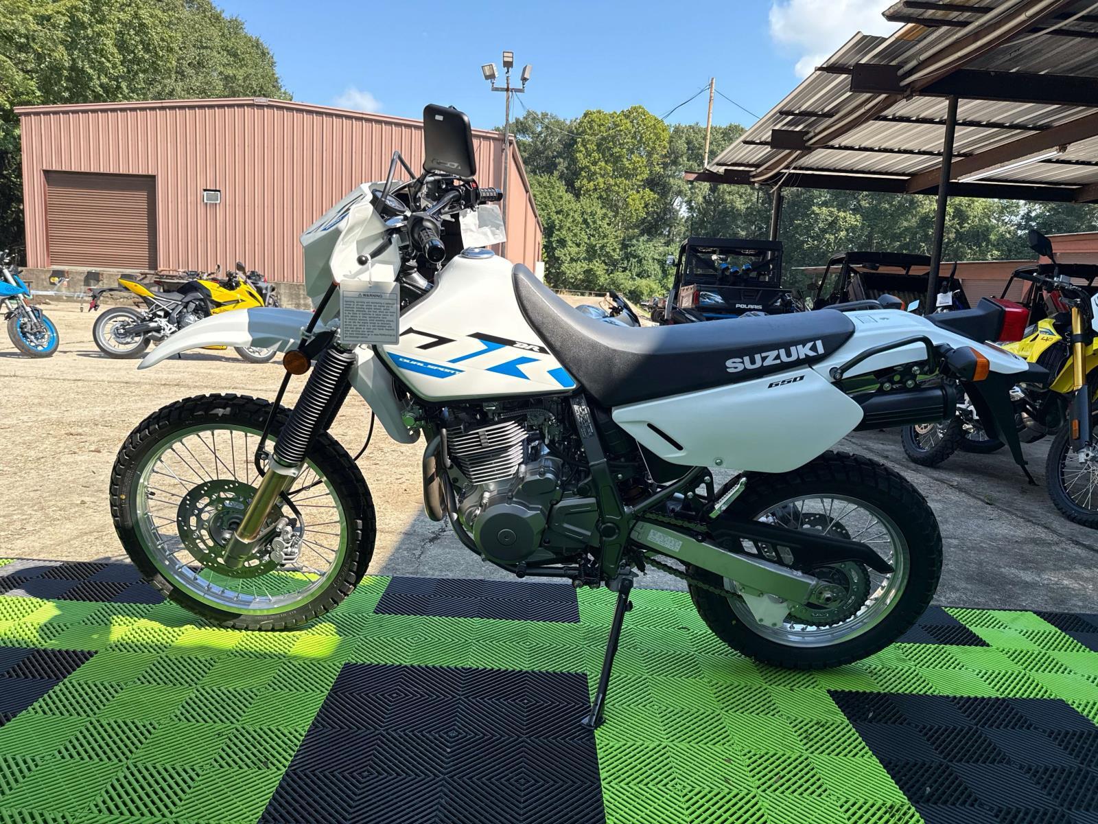 2025 Suzuki DR 650S - Photo 5