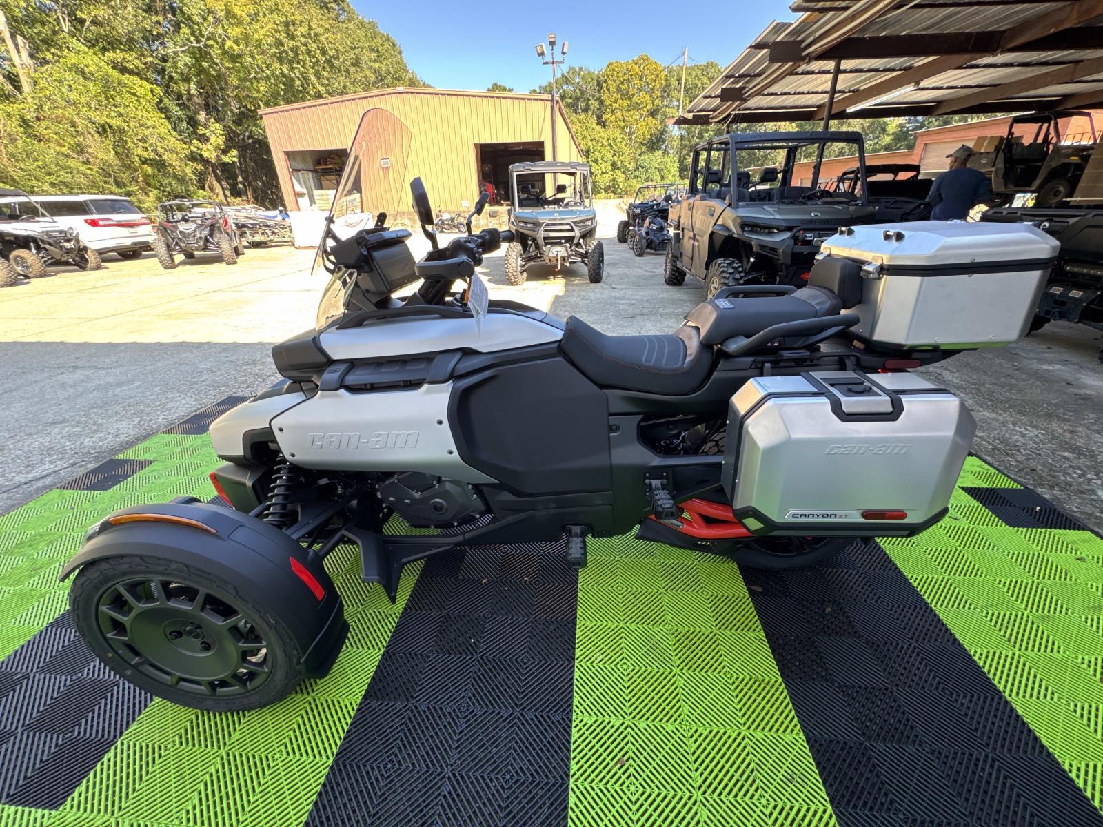 2025 Can-Am CANYON XT - Photo 5