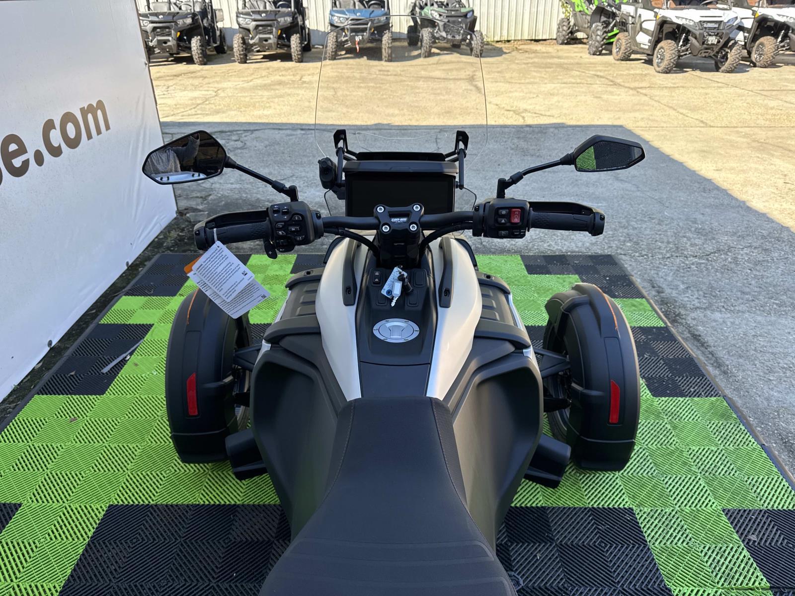 2025 Can-Am CANYON XT - Photo 6