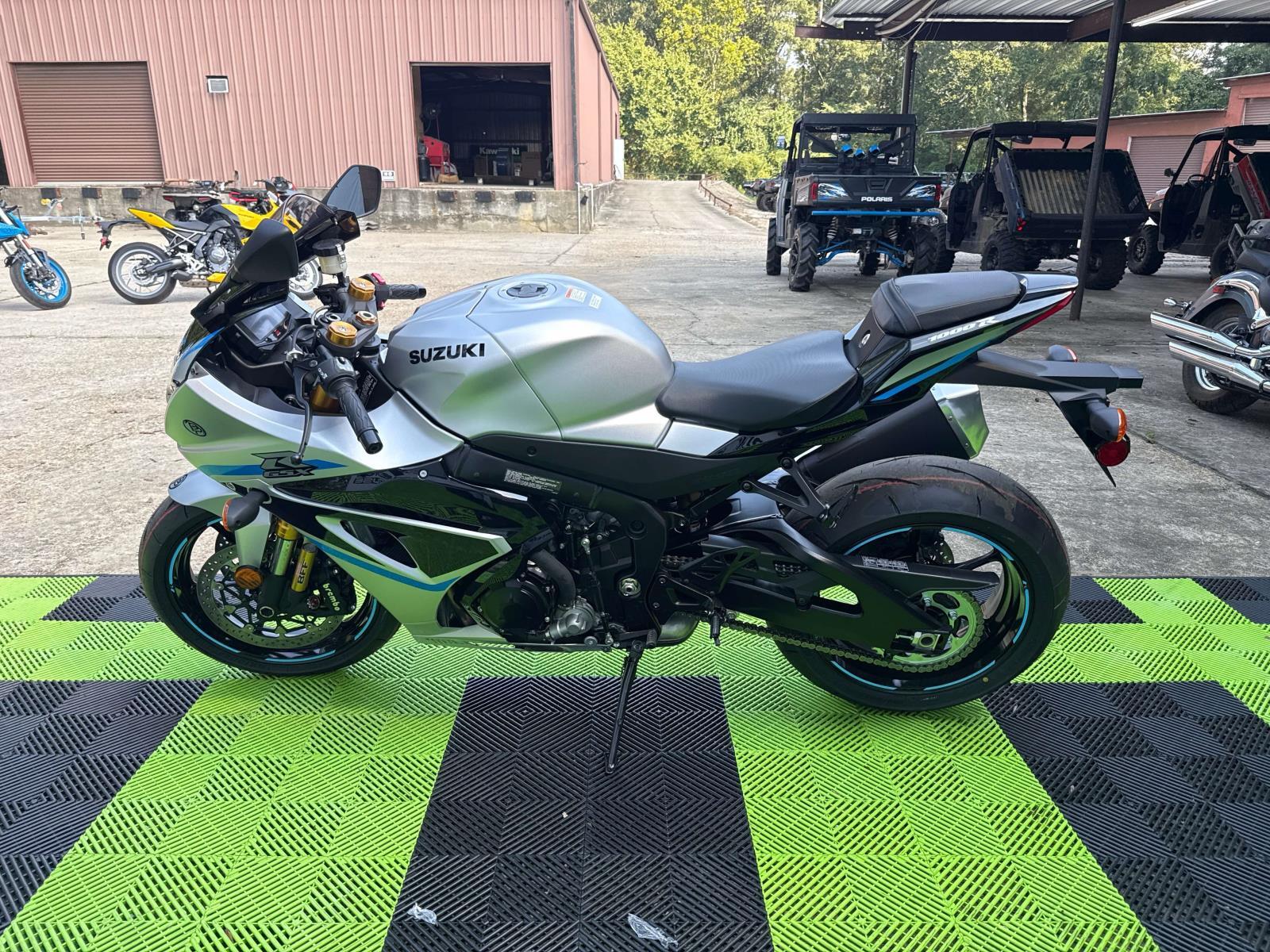 2025 Suzuki GSX-R 1000R - Photo 5